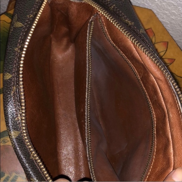 Louis Vuitton crossbody! - Picture 3 of 6